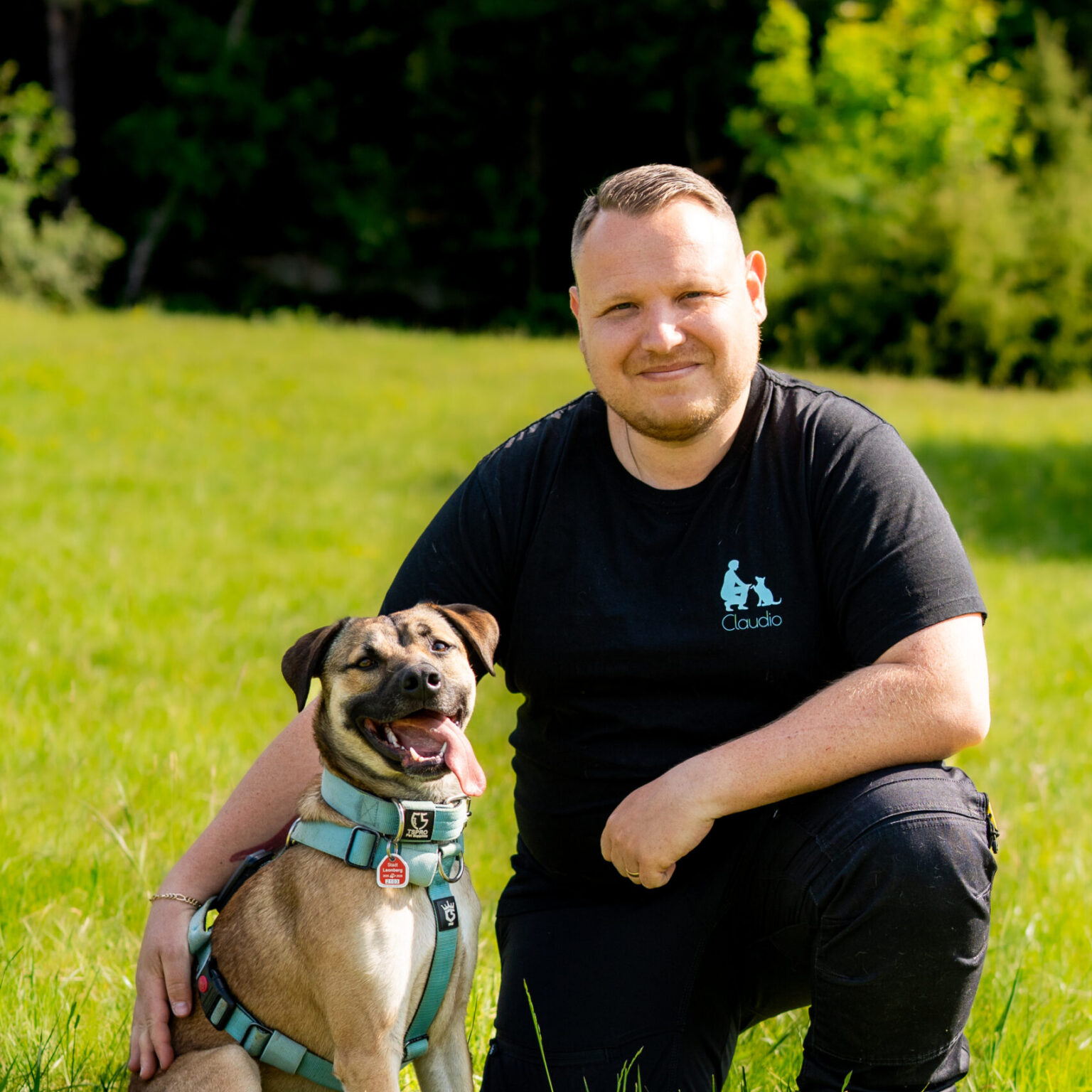 Coach-Your-Dog Trainer-Team mit Hund in Leonberg